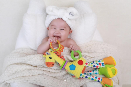 郓城宝宝咬手指甲